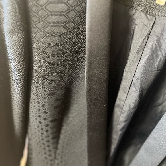 Gianni Bini Black leopard print tuxedo blazer for women. Size 4. - Picture 3 of 10